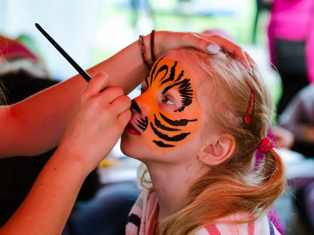 cruelty-free halloween makeup looks that are spooky & safe with vampire face design spooky cruelty free halloween makeup using vegan and ethical beauty products cruelty-free halloween makeup ideas with witch and zombie looks safe halloween makeup for sensitive skin using cruelty-free hypoallergenic brands