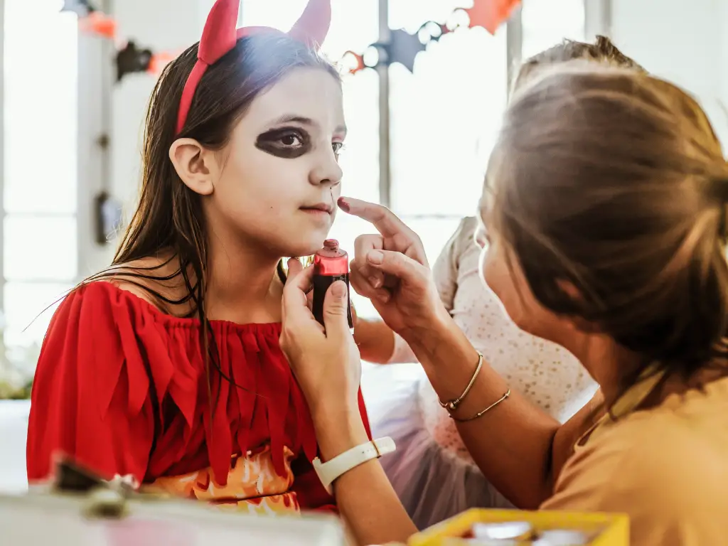 Image of eco-friendly Halloween makeup kit "Eco-friendly Halloween makeup kit with cruelty-free and non-toxic products" DIY homemade face paint jars "DIY non-toxic Halloween face paint made with cornstarch and natural food coloring" Biodegradable glitter close-up "Biodegradable glitter for eco-friendly Halloween makeup look" Step-by-step witch makeup look "Eco-friendly witch Halloween makeup with green natural face paint and cruelty-free eyeliner" Pumpkin Halloween makeup idea "Pumpkin face eco-friendly Halloween makeup using turmeric and beetroot coloring" Reusable bamboo makeup brushes "Eco-friendly bamboo makeup brushes for non-toxic Halloween looks" Halloween vampire makeup with beetroot lipstick "Cruelty-free vampire Halloween makeup with beetroot-stained lips and DIY fake blood"